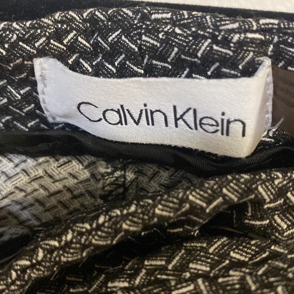 Calvin Klein Cropped pants - Picture 2 of 5